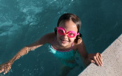 Cursuri de înot într-un mediu sigur – siguranță în apă cu AquaSwim