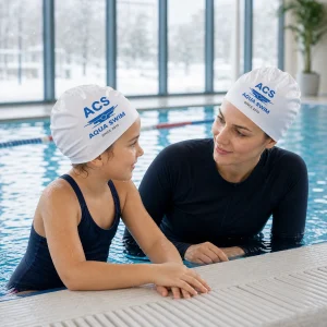 Copil la cursuri de inot Aqua Swim in bazin interior pe timp de iarna