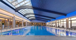 Piscina interioară Ramada Plaza din București