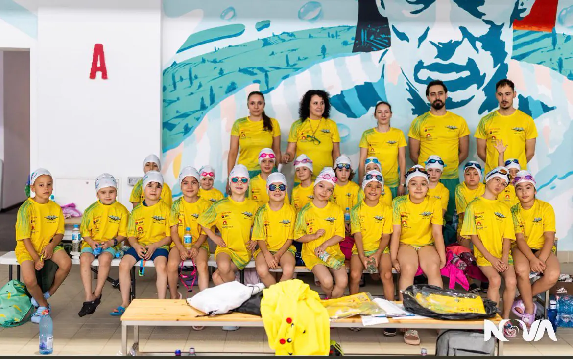 Sportivii și antrenorii Aqua Swim la bazin, la NOVA Summer Challenge 2026